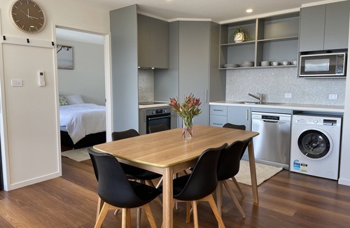 Tranmere House | Stunning water view home in Hobart