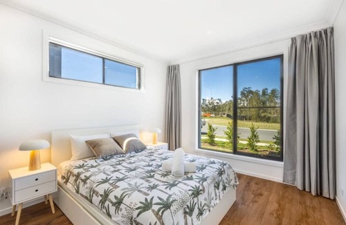 Helensvale House | Stunning waterfront family home w\ pontoon, newly