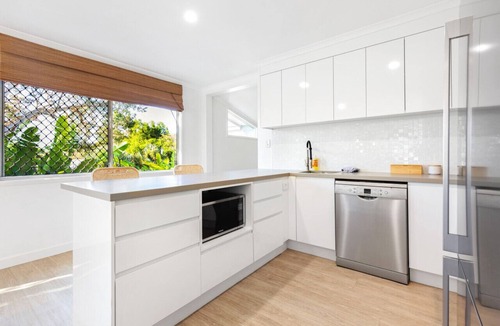 Coolum Beach House | Styled tropical home w pool