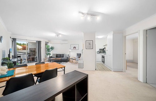 Phillip Apartment | Stylish 1-Bed Stay with Balcony & Study