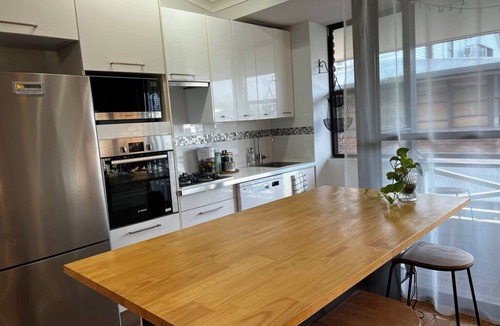 Spring Hill Apartment | Stylish 2-Level Loft, AC, Parking, Walk CBD & Fortitude Valley
