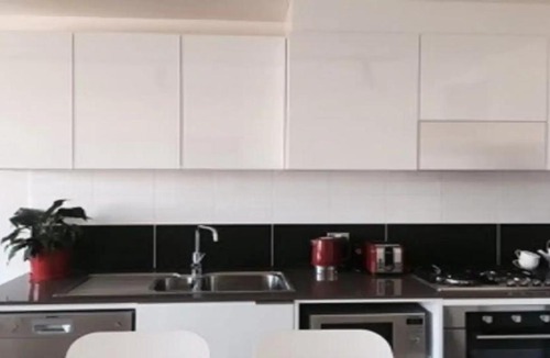 Abbotsford Apartment | Stylish 2BDR Retreat in Vibrant Abbotsford