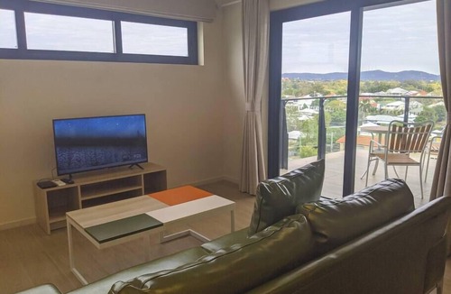 Windsor Apartment | Stylish 2bedroom top level apartment