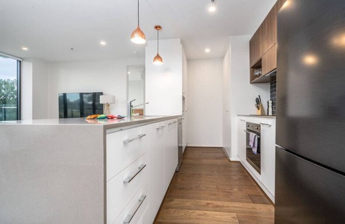 Phillip Apartment | Stylish 2BR Apt | 5 mins to Canberra Hospital!