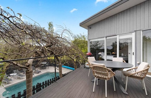 Daylesford House | Stylish 2BR w Pool with Spa in central Daylesford