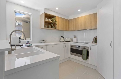 Redcliffe Apartment | Stylish 3-Bed Apartment in Coastal Redcliffe