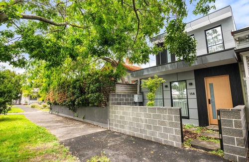 South Melbourne House | Stylish 3-Bed Home Near South Melbourne Market