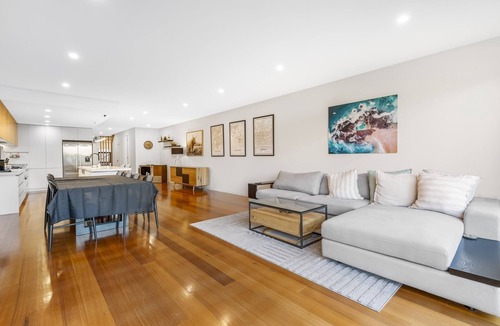 Thornbury House | Stylish 3-Bed Thornbury Stay with Outdoor Lounge
