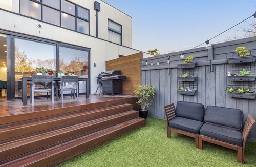 Thornbury House | Stylish 3-Bed Thornbury Stay with Outdoor Lounge