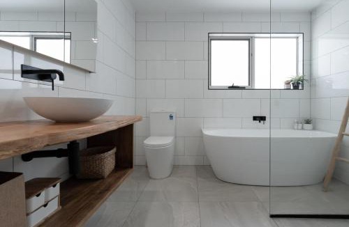 Kings Meadows House | Stylish 3BR Hideaway 7 Mins to CBD + Parking