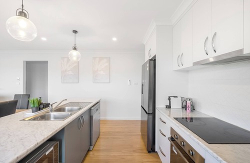 Austins Ferry Apartment | Stylish 4BR Family Escape - Deck & Views Near MONA