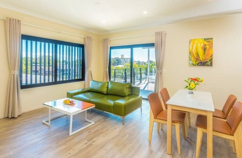 Windsor Apartment | Stylish and generous 2 Bedroom apartment Windsor
