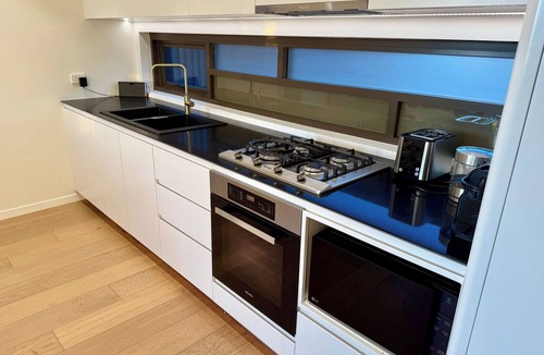 Leichhardt Apartment | Stylish and Quality Modern One-Bed Apartment