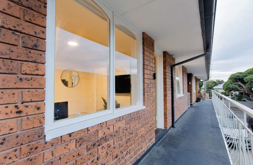 Brunswick Apartment | Stylish Brunswick Retreat Free Parking Near CBD