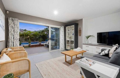 Sapphire Beach House | Stylish Coastal retreat with a short walk to the beach