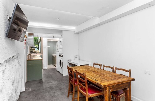 Northbridge Bed & Breakfast | Stylish & Comfortable 1-Bedroom Hotel Room with Rooftop Access