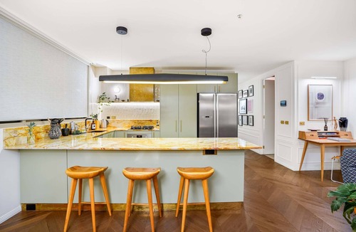 Footscray Apartment | Stylish Executive Apt Stunning views/city skyline