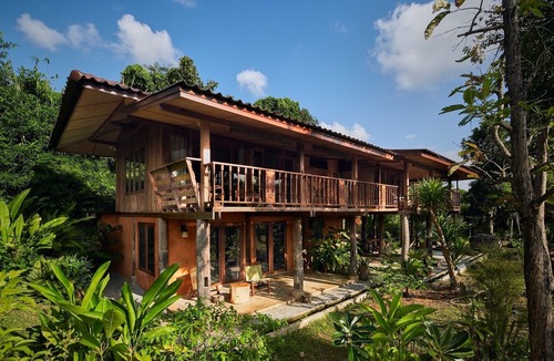 Nang Lae Cottage | Stylish loft in stilted wooden longhouse