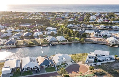 Geographe House | Stylish Marina-Front Getaway