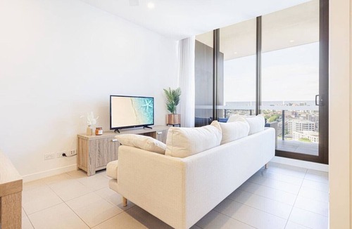 Milton Apartment | Stylish Milton Pad - Sweeping River Views & Pool