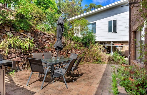 Salamander Bay Apartment | Stylish Modern duplex close to beach and shops