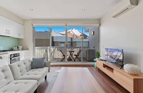 North Melbourne Apartment | Stylish North Melbourne Stay, Minutes to CBD