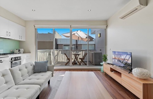 North Melbourne Apartment | Stylish North Melbourne Stay