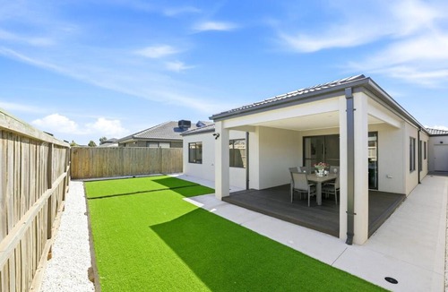 Mambourin Villa | Stylish Park-fronted Luxury Grand Family House!