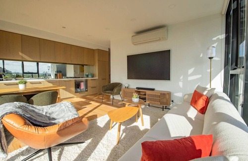 North Melbourne Apartment | Stylish Penthouse Oasis Near Royal Park + Parking