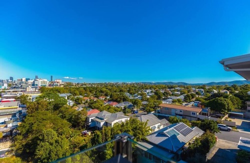 Windsor Apartment | Stylish Penthouse Studio with amazing views