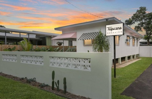 Parramatta Park House | Stylish & Pet-Friendly Getaway – Your Tropical Escape Awaits