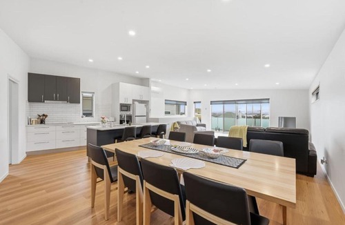 Rosetta House | Stylish Rosetta Waterview Stay