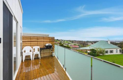 Rosetta House | Stylish Rosetta Waterview Stay
