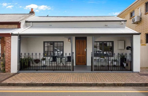 North Adelaide House | Stylish & Simple - 2BR Cottage at North Adelaide
