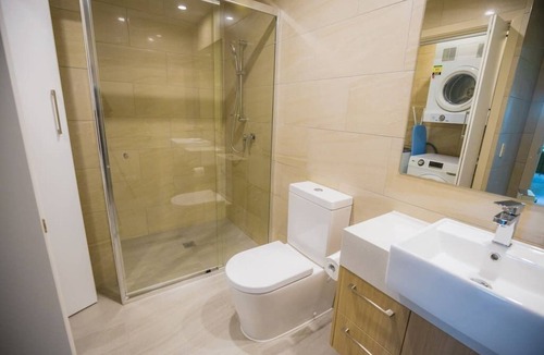 Windsor Apartment | Stylish & spacious 1 BRM king bed apartment