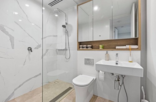 Lidcombe Apartment | Stylish & Spacious 3BR Apt
