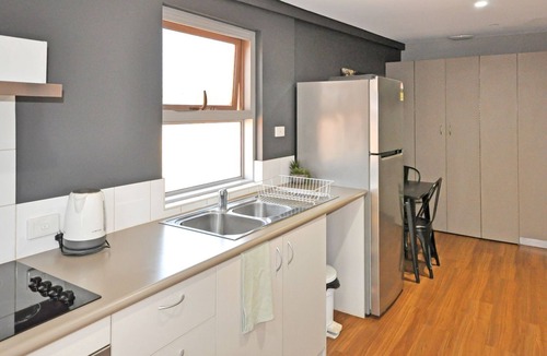 Port Hedland Ski Chalet | Stylish Studio 1x1 Walk to CBD