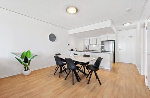North Fremantle Apartment | Stylish Studio Near Fremantle Cafés and Beaches
