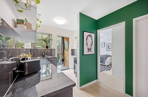 New Farm Apartment | Stylish & Sweet in New Farm ~ 2 Bed/1 Bath /1 Car