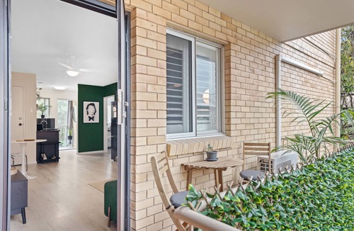 New Farm Apartment | Stylish & Sweet in New Farm ~ 2 Bed/1 Bath /1 Car
