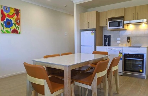 Windsor Apartment | Stylish Top Level 3 Bedroom Apartment