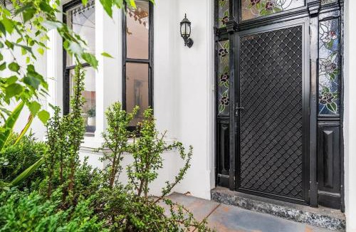 Albert Park Apartment | Stylish Victorian Terrace in Prime Albert Park