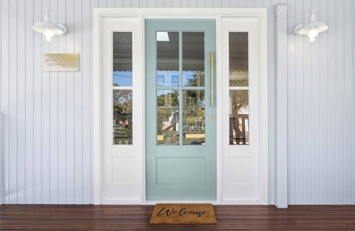 Margate House | Stylish villa retreat with pool. Sleeps 11. Pet-friendly!