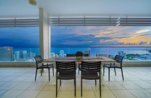 Darwin City Centre Apartment | Sub-Penthouse Stunner Harbour Views & Pool