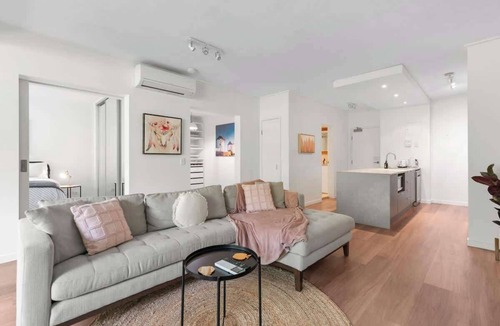 Teneriffe Apartment | Sublime Simplicity! ~1Bed/Study/1Bath/Balcony/1Car