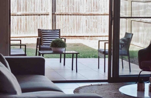 Deebing Heights House | Suburban Serenity, sleeps up to 10ppl