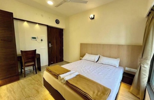 Kandivali East Hotel | Suite room with Kitchen at THE BNB STAY