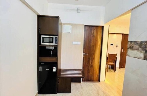 Kandivali East Hotel | Suite room with Kitchen at THE BNB STAY