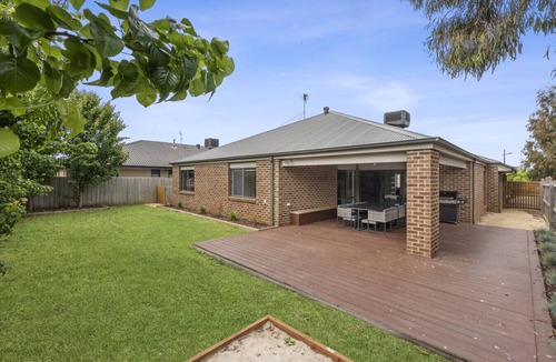 Armstrong Creek House | Summer Breeze - 10 mins to Barwon Heads & Torquay! (499552)