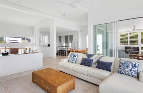 Peregian Beach House | Summer Hillside Retreat Peregian Beach